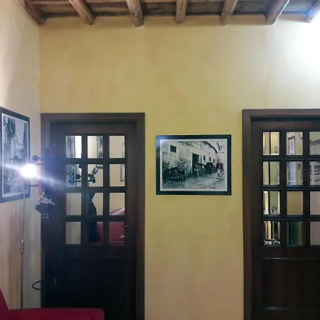 Anastasia - Hidden Balcony Inside Trastevere Apartment Rome